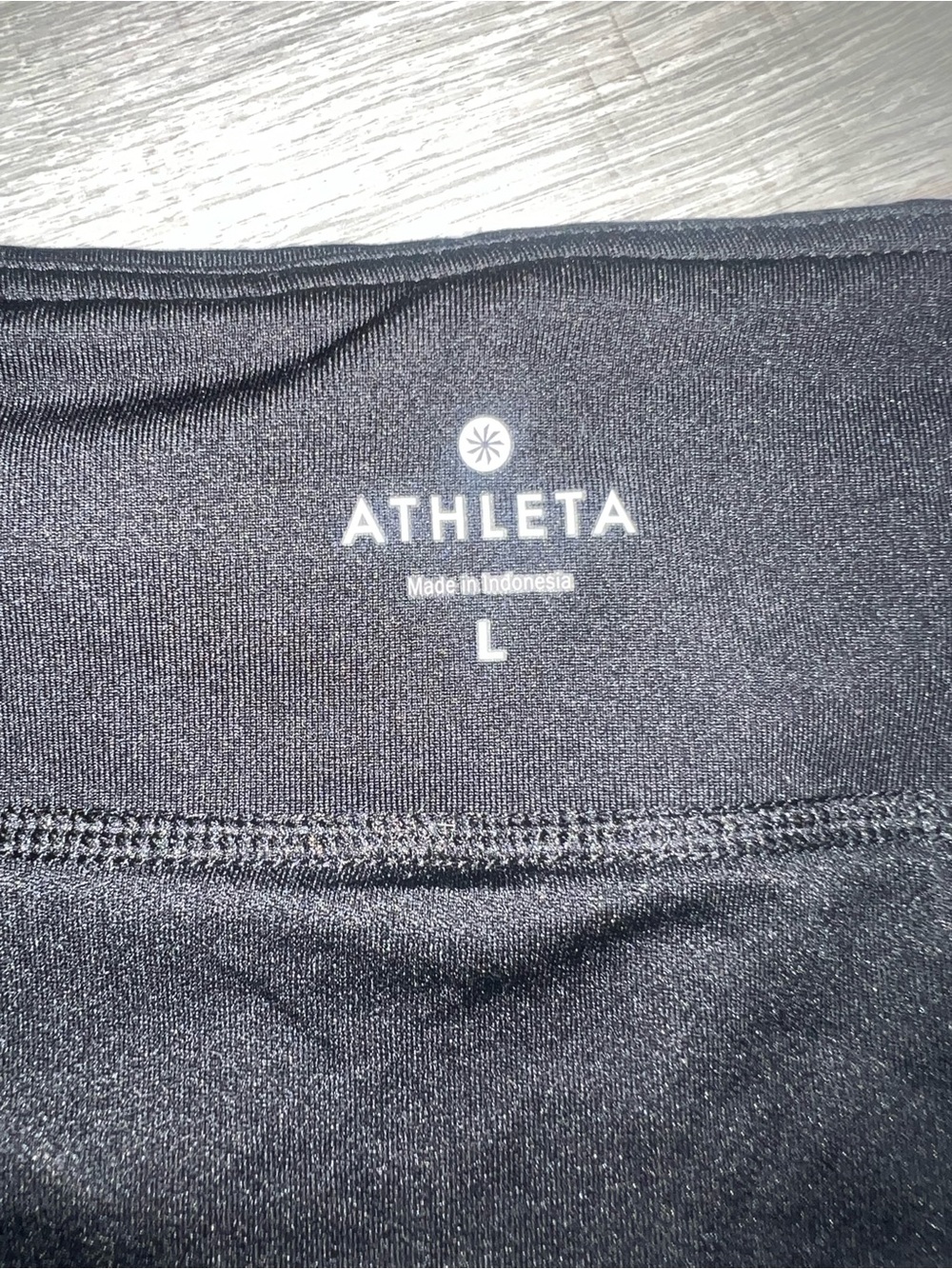 EUC Women's Black Floral Performance Shorts - Picture 3 of 3